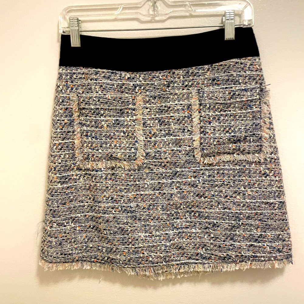 J. Crew navy, white, pink(ish) tweed skirt. Super cute ! Size 2